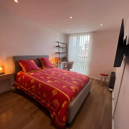 La Roseraie Metro- Elegant And Cosy Appartement