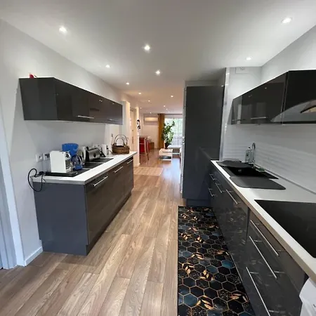 Daire La Roseraie Metro- Elegant And Cosy